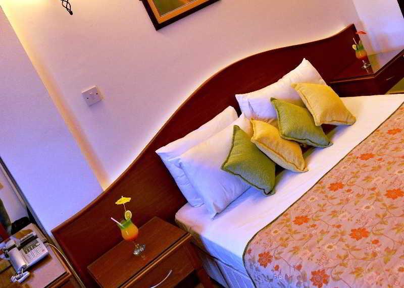 The Ship Inn Hotel Кіренія Екстер'єр фото