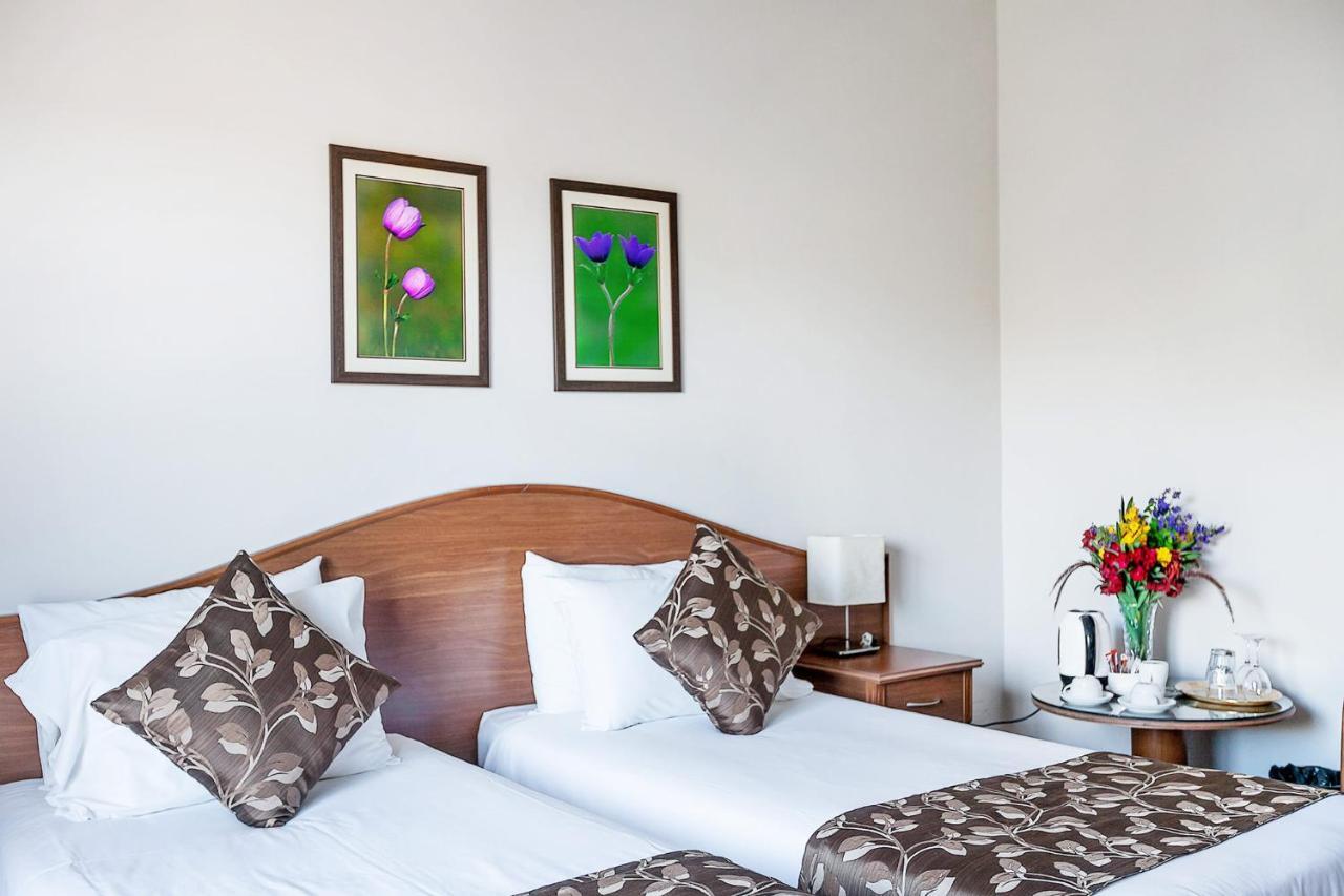 The Ship Inn Hotel Кіренія Екстер'єр фото